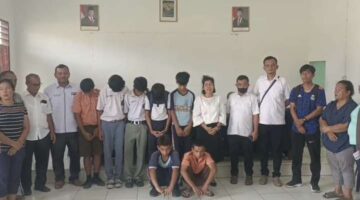 Razia pelajar bolos sekolah dan memberikan pembinaan humanis serta melibatkan orang tua dan sekolah.