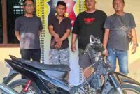 pelaku berinisial JP (35) saat diamankan polisi bersama barang bukti.