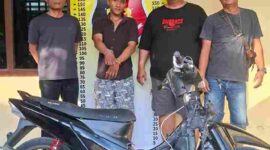 pelaku berinisial JP (35) saat diamankan polisi bersama barang bukti.