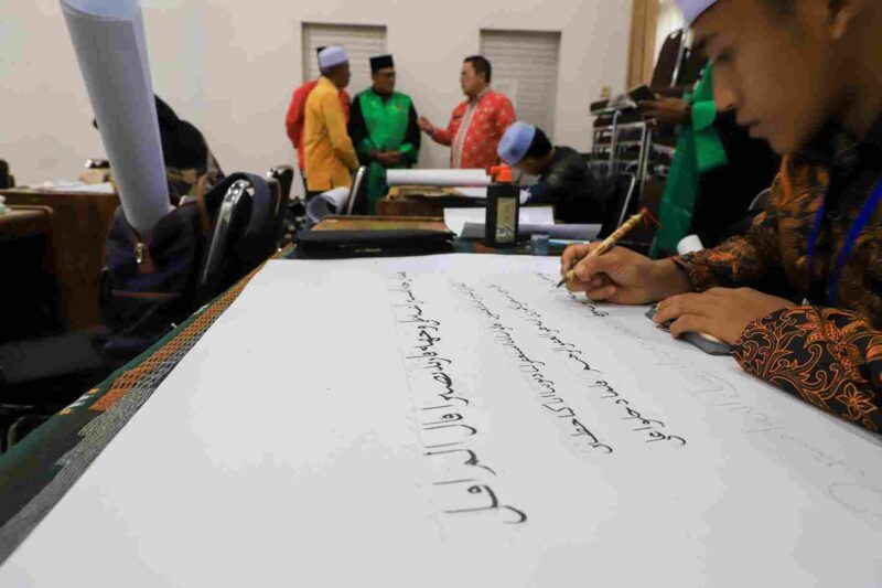 Wali Kota Wesly Silalahi meninjau peserta Khattil Qur’an MTQ ke-58 Pematangsiantar.