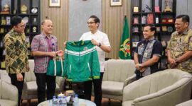 Wali Kota Medan, Rico Tri Putra Bayu Waas, menerima audiensi panitia penyelenggara Milo Activ Indonesia Race (MAIR) 2026 Medan Series di Rumah Dinas Wali Kota Medan, Jumat (8/5/2026).