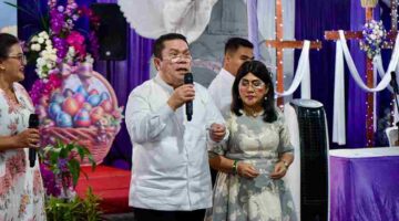 Wali Kota Pematangsiantar, Wesly Silalahi, S.H., M.Kn., bersama Ketua TP PKK Ny. Liswati Wesly Silalahi menghadiri Perayaan Paskah Aparatur Sipil Negara (ASN) Pemerintah Kota (Pemko) Pematangsiantar yang digelar di rumah dinas wali kota, Jalan M.H. Sitorus, Kelurahan Teladan, Kecamatan Siantar Barat, Jumat sore, 8 Mei 2026.