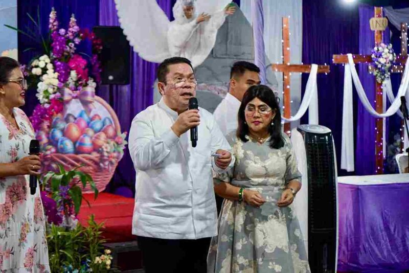 Wali Kota Pematangsiantar, Wesly Silalahi, S.H., M.Kn., bersama Ketua TP PKK Ny. Liswati Wesly Silalahi menghadiri Perayaan Paskah Aparatur Sipil Negara (ASN) Pemerintah Kota (Pemko) Pematangsiantar yang digelar di rumah dinas wali kota, Jalan M.H. Sitorus, Kelurahan Teladan, Kecamatan Siantar Barat, Jumat sore, 8 Mei 2026.