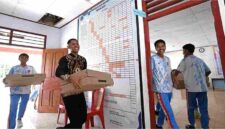 Masyarakat di Pulau Miangas, Kabupaten Kepulauan Talaud, Sulawesi Utara, menerima bantuan penguatan sarana komunikasi pada Sabtu, 9 Mei 2026. Foto: BPMI Setpres