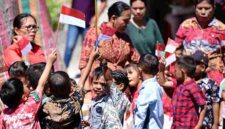 Masyarakat Miangas, Kabupaten Kepulauan Talaud, Provinsi Sulawesi Utara, menyambut kedatangan Presiden Prabowo Subianto pada Sabtu, 9 Mei 2026. Foto: BPMI Setpres