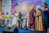 Wali Kota Medan, Rico Tri Putra Bayu Waas, menghadiri Perayaan Waisak 2570 BE bertema “Harmony and Co-existence” yang diselenggarakan Yayasan Vihara Maitreya Medan di Tiara Convention Center, Jalan Cut Mutia, Medan, Minggu, 10 Mei 2026.