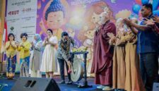 Wali Kota Medan, Rico Tri Putra Bayu Waas, menghadiri Perayaan Waisak 2570 BE bertema “Harmony and Co-existence” yang diselenggarakan Yayasan Vihara Maitreya Medan di Tiara Convention Center, Jalan Cut Mutia, Medan, Minggu, 10 Mei 2026.