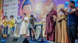 Wali Kota Medan, Rico Tri Putra Bayu Waas, menghadiri Perayaan Waisak 2570 BE bertema “Harmony and Co-existence” yang diselenggarakan Yayasan Vihara Maitreya Medan di Tiara Convention Center, Jalan Cut Mutia, Medan, Minggu, 10 Mei 2026.