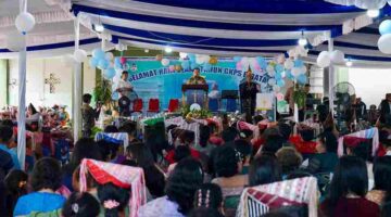 Wali Kota Pematangsiantar, Wesly Silalahi, menghadiri perayaan Hari Ulang Tahun (HUT) ke-67 Gereja Kristen Protestan Simalungun Efrata Resort Siantar II di Jalan Sisingamangaraja, Kelurahan Sigulang-gulang, Kecamatan Siantar Utara, Minggu, 10 Mei 2026.