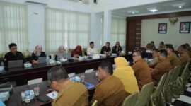 Pemerintah Kabupaten Asahan menerima laporan akhir feasibility study (FS) atau studi kelayakan pembangunan Gerai UMKM Kabupaten Asahan dalam kegiatan yang berlangsung di Aula Mawar Kantor Bupati Asahan, Senin, 11 Mei 2026.