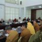 Pemerintah Kabupaten Asahan menerima laporan akhir feasibility study (FS) atau studi kelayakan pembangunan Gerai UMKM Kabupaten Asahan dalam kegiatan yang berlangsung di Aula Mawar Kantor Bupati Asahan, Senin, 11 Mei 2026.