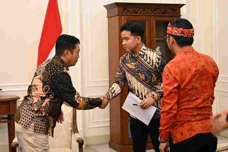 Wapres Gibran menerima Prajaniti Hindu Indonesia.