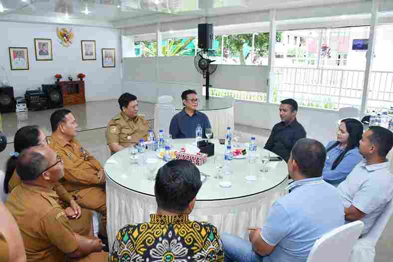 Bupati Samosir Vandiko Gultom menerima kunjungan OPML Inggris dan LCDI.