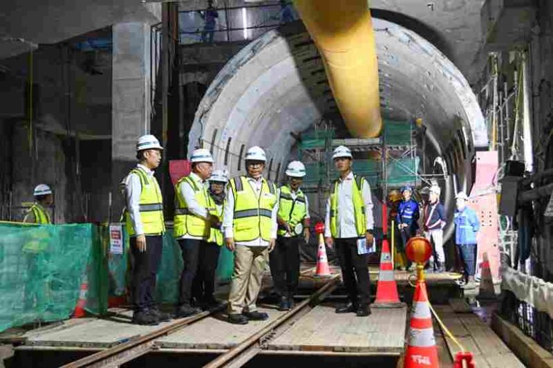 Wapres Gibran Rakabuming meninjau progres MRT Jakarta Fase 2A yang telah mencapai 59 %.