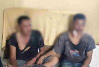 Dua terduga pencuri anak lembu di Simalungun.