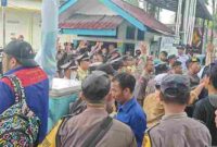 Aksi buruh FSP KEP dan SPSI di kantor PLN Pematangsiantar sempat memanas setelah terjadi dugaan provokasi saat dialog berlangsung.