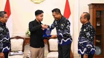 Wapres menerima audiensi jajaran pengurus Association of the Indonesian Tours and Travel Agencies Bali yang dipimpin Ketua DPD ASITA Bali, I Putu Winastra, di Istana Wakil Presiden, Jakarta, Selasa, 13 Mei 2026.