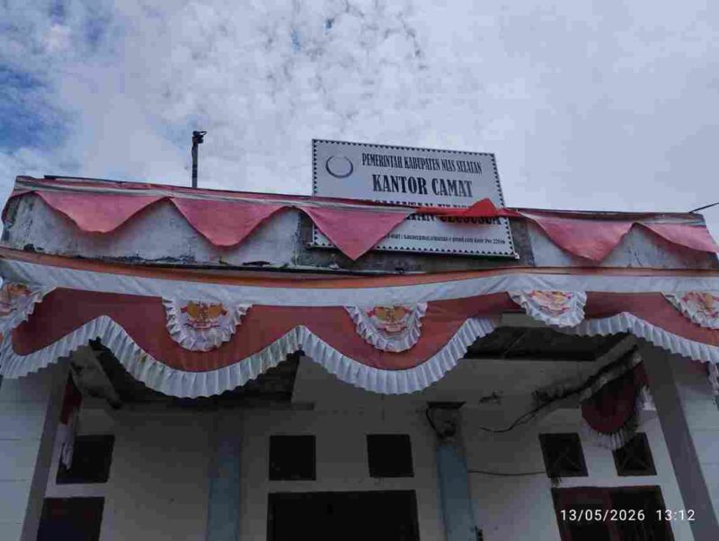 Kantor Camat Ulususua, Nias Selatan.