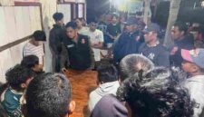 Personel gabungan Polres Karo dan Polsek Munte membubarkan tawuran antar pemuda di Desa Kineppen, Kabupaten Karo, Jumat dini hari.