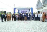 Wali Kota Pematangsiantar, Wesly Silalahi, yang diwakili Asisten Administrasi Umum Setdako Pematangsiantar, Dedy Tunasto Setiawan, S.H., M.H., saat menghadiri akad massal Kredit Pemilikan Rumah (KPR) subsidi Perumahan Manutur Indah Simarimbun di Jalan Pematangsiantar–Sidamanik, Kecamatan Siantar Marimbun, Senin, 18 Mei 2026.