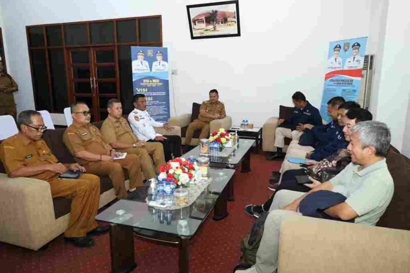 Wakil Bupati Asahan menerima kunjungan Bakamla RI untuk membahas pembangunan kantor pengamanan perairan di Desa Silo Baru.