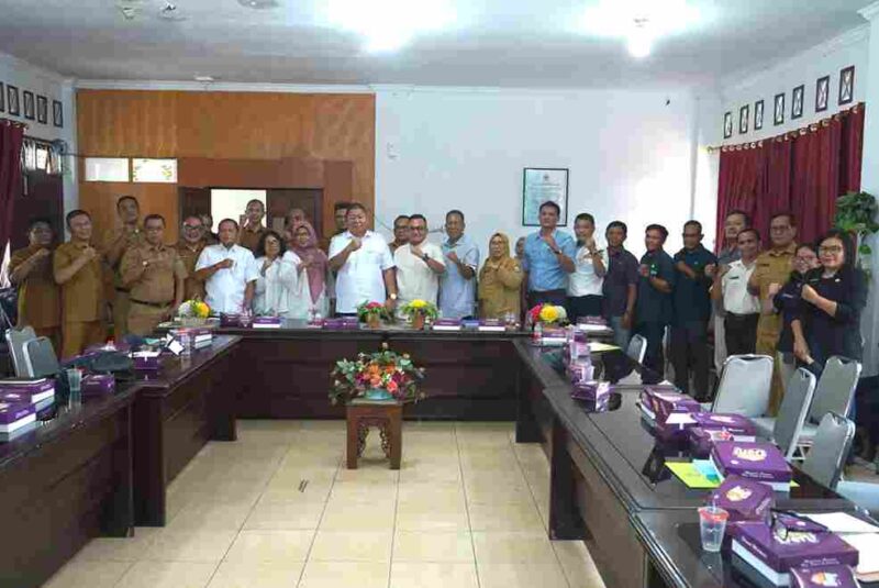 Sekretaris Daerah Kabupaten Asahan Drs. Zainal Aripin Sinaga M.H menghadiri rapat pembahasan dan sinkronisasi revisi Rencana Tata Ruang Wilayah (RTRW) Kabupaten Asahan Tahun 2026-2046 di Aula Kantor Dinas Perumahan dan Kawasan Permukiman (Perkim) Provinsi Sumatera Utara, Selasa (19/05/2026).