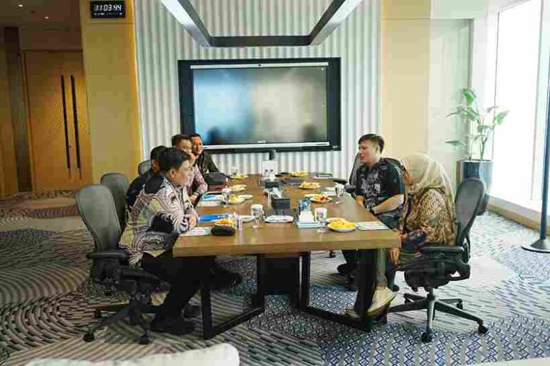 Bupati Samosir, Vandiko T. Gultom, didampingi Kepala Dinas Komunikasi dan Informatika Kabupaten Samosir Immanuel Sitanggang melaksanakan kunjungan kerja yang berlangsung di Centennial Tower, Jakarta, Senin (19/5/2026).