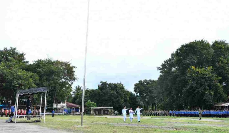 Bupati Samosir Vandiko Gultom memimpin upacara Harkitnas 2026.
