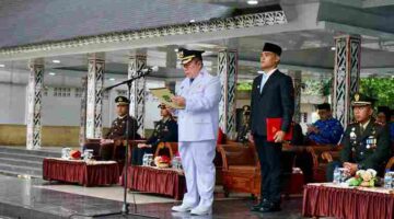 Wali Kota Wesly Silalahi memimpin upacara Harkitnas 2026 di Pematangsiantar.
