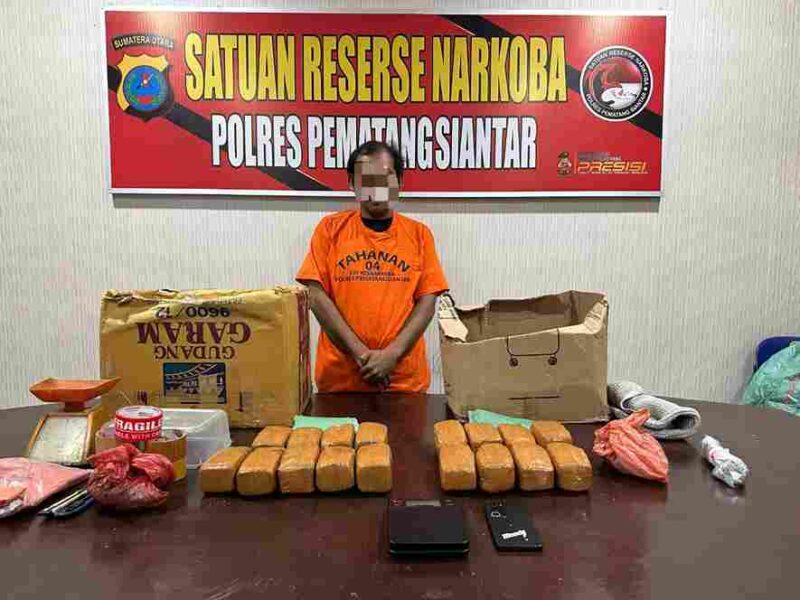 Satresnarkoba Polres Pematangsiantar mengungkap peredaran ganja 7,17 kilogram dan menangkap satu tersangka.