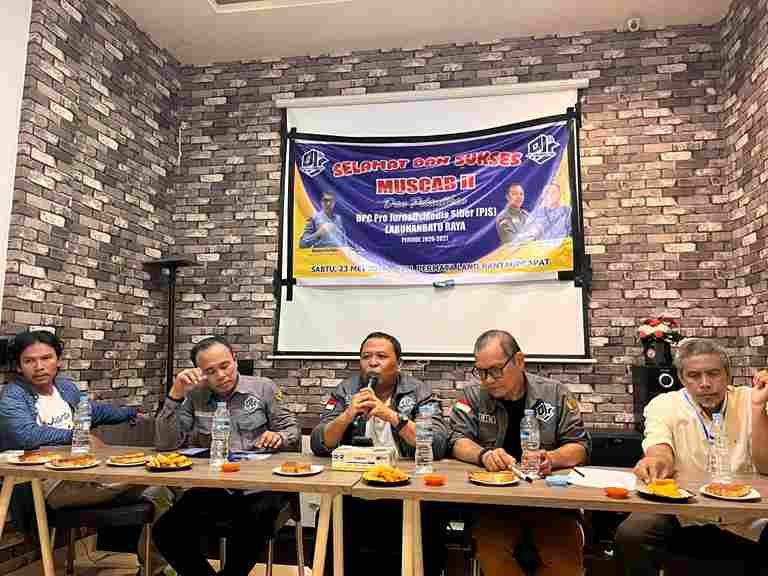 Sekretaris DPD PJS Sumatera Utara, Erwin Sinulingga, mengucapkan selamat atas terpilihnya M. Nuh Nasution sebagai Ketua DPC PJS Labuhanbatu Raya.