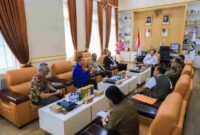 Wali Kota Wesly Silalahi bersama Rektor Universitas Advent Surya Nusantara melaksanakan penandatanganan perjanjian kerja sama (MoU) Tri Dharma Perguruan Tinggi.