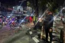 Personil brimob saat berjaga disalah satu persimpangan di Kota Medan.