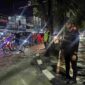 Personil brimob saat berjaga disalah satu persimpangan di Kota Medan.