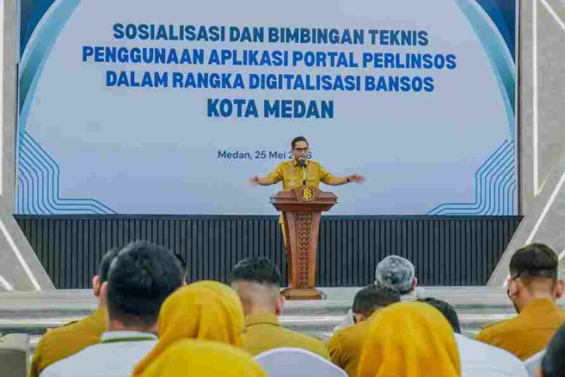 Wali Kota Medan, Rico Tri Putra Bayu Waas, saat membuka Sosialisasi dan Bimbingan Teknis Penggunaan Aplikasi Portal Perlindungan Sosial (Perlinsos) di Ruang Kuala Deli, Bank Indonesia, Senin, 25 Mei 2026.