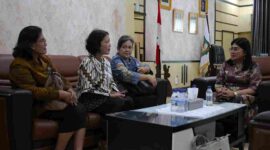 Ketua Tim Penggerak (TP) PKK Kota Pematangsiantar, Ny. Liswati Wesly Silalahi, menerima audiensi Dewan Pimpinan Cabang (DPC) Persatuan Wanita Kristen Indonesia di rumah dinas wali kota, Jalan MH Sitorus, Kelurahan Teladan, Kecamatan Siantar Barat, Senin, 25 Mei 2026.