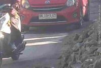 Kondisi material yang mempersempit lebar jalan.