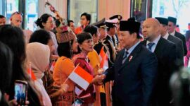 Kedatangan Presiden Prabowo di Prancis pada Selasa, 26 Mei 2026, disambut penuh haru dan bangga oleh warga negara Indonesia yang berada di Paris.