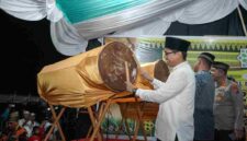 Wali Kota Medan, Rico Tri Putra Bayu Waas, resmi membuka Festival Budaya Islam “Bedug Gema Takbir” dalam rangka menyambut Hari Raya Iduladha 1447 Hijriah di Lapangan PJKA, Jalan Stasiun, Kecamatan Medan Belawan, Selasa (26/5/2026) malam.
