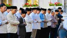 Predien Prabowo Subianto melaksanakan salat sunah Iduladha 1447 Hijriah di Wisma Indonesia, Paris, Prancis, pada Rabu, 27 Mei 2026. 