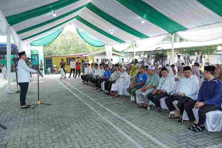 Rico Waas saat menghadiri penyembelihan hewan kurban di Masjid Al-Muttaqin, Jalan Hanura, Kelurahan Tanjung Rejo, Kecamatan Medan Sunggal, Rabu (27/5/2026).