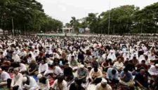 Ribuan warga mengikuti Salat Iduladha 1447 H di Lapangan Adam Malik.