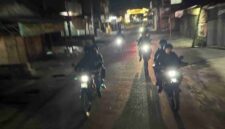 Personel Kompi 3 Batalyon C Pelopor Satuan Brimob Polda Sumatera Utara menggelar patroli dini hari.
