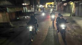 Personel Kompi 3 Batalyon C Pelopor Satuan Brimob Polda Sumatera Utara menggelar patroli dini hari.