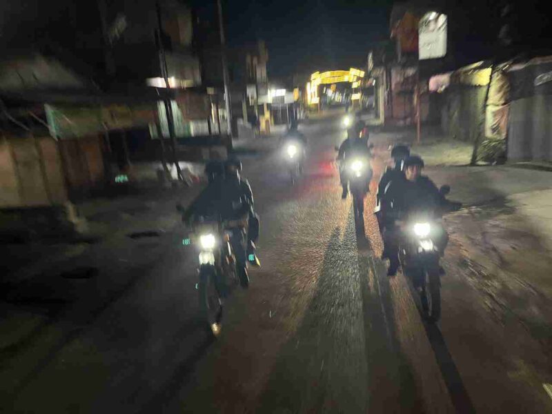 Personel Kompi 3 Batalyon C Pelopor Satuan Brimob Polda Sumatera Utara menggelar patroli dini hari.