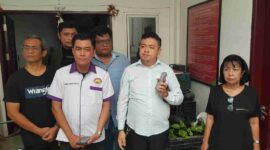  Tim Hukum Majelis Umat Kristen Indonesia (MUKI) Wilayah Sumut Dedy Mauritz Simanjuntak, SH. MH didampingi Egbert Budiman, SH. MH saat gelar konfers di Gereja POUK USU Medan, Selasa 26/5/2026. (Ist)