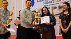 Sekretaris TP PKK Ny. Rasta Eliya Ginting, menghadiri kegiatan Lomba PAUD dan SD Kelas 1-3 Tingkat Provinsi Sumatera Utara yang digelar Majelis Pendidikan Kristen Wilayah (MPKW) Sumut-Aceh di Gedung Serbaguna Pekan Raya Sumatera Utara (GSG PRSU), Jalan Jenderal Gatot Subroto, Kecamatan Medan Helvetia, Kota Medan, Kamis (28/05/2026).