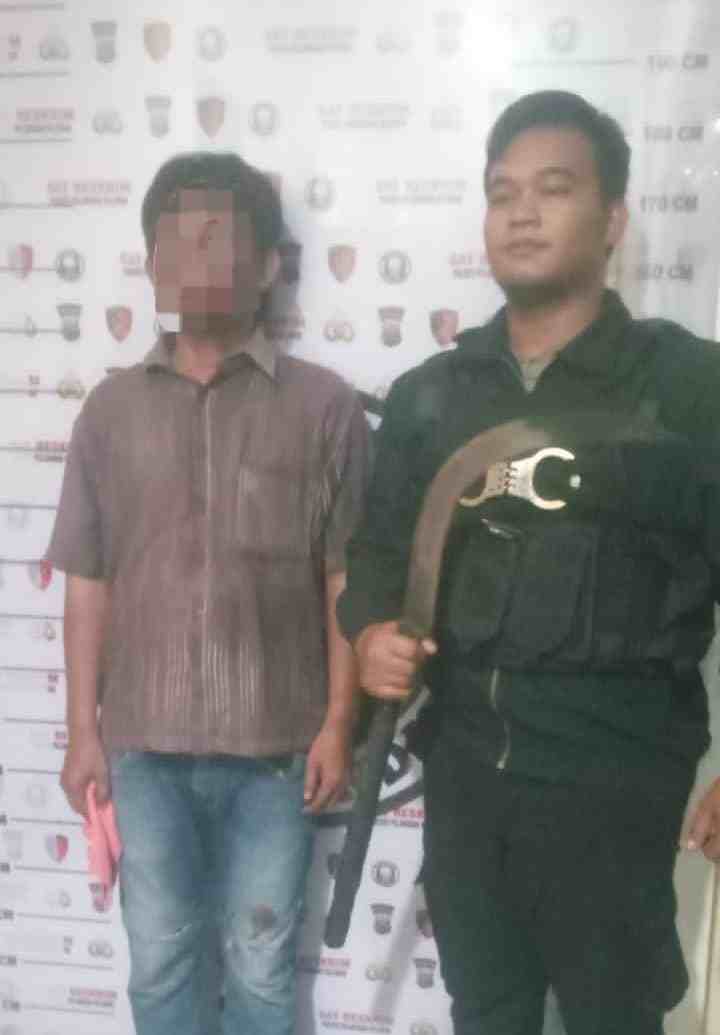 Petugas mengamankan seorang pria berinisial MS (34), warga Kelurahan Pulau Sicanang.