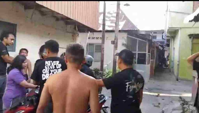 Suasana Penggerebekan kasus narkotika di Medan Maimun.