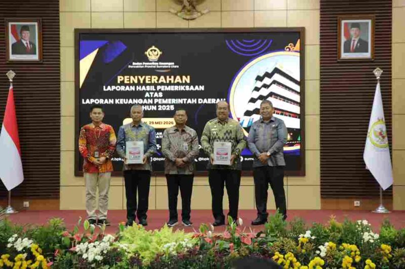 Penyerahan Laporan Hasil Pemeriksaan (LHP) LKPD Tahun 2025 berlangsung di Aula Badan Pemeriksa Keuangan (BPK) RI Perwakilan Sumatera Utara, Jumat, 29 Mei 2026.